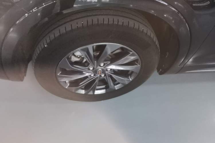 Used Hongqi HS5 2023 2.0T Qixiang Pro Edition Left Front Wheel Hub