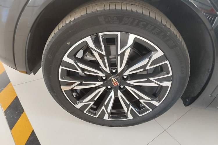 Used Hongqi HS5 2023 2.0T Four-Wheel Drive Flagship Pro Edition Left Front Wheel Hub