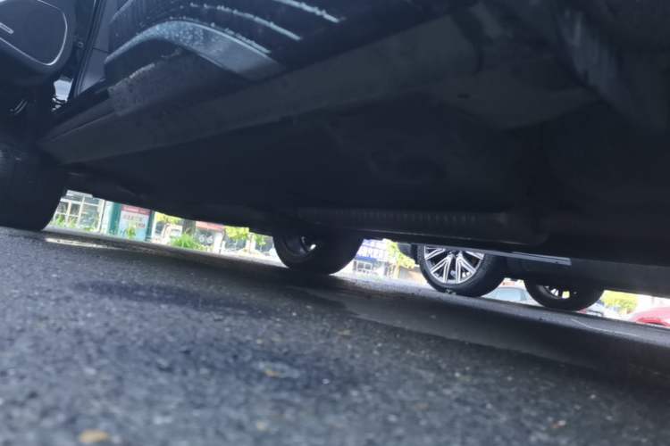 Used Hongqi HS5 2023 2.0T Four-Wheel Drive Flagship Pro Edition Left Side Sill