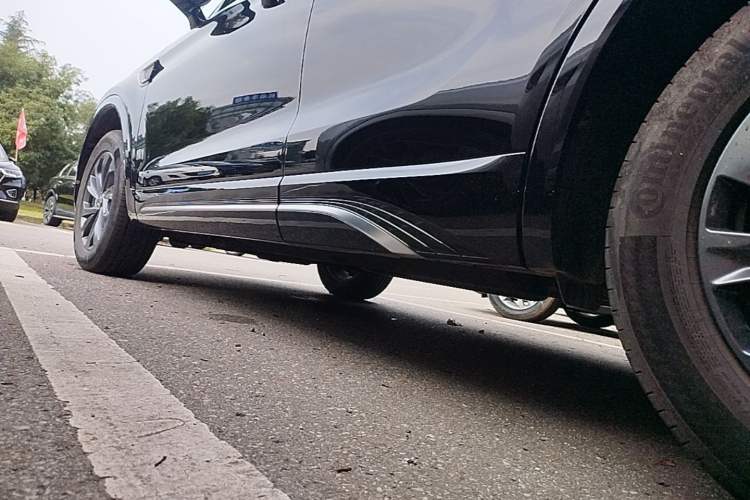 Used Hongqi HS5 2023 2.0T Qixiang Pro Edition Left Side Sill