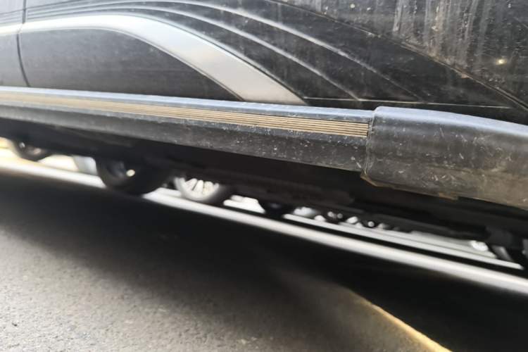 Used Hongqi HS5 2023 2.0T Four-Wheel Drive Flagship Pro Edition Left Side Sill