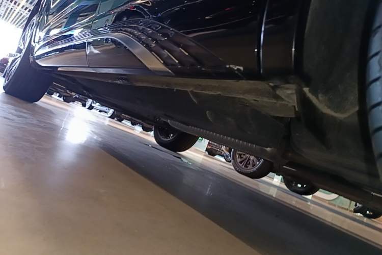 Used Hongqi HS5 2023 2.0T Four-Wheel Drive Flagship Pro Edition Left Side Sill