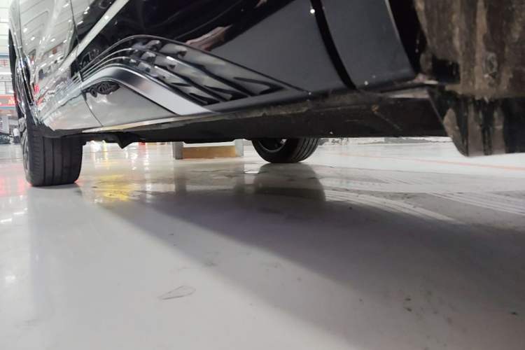 Used Hongqi HS5 2023 2.0T Four-Wheel Drive Flagship Pro Edition Left Side Sill