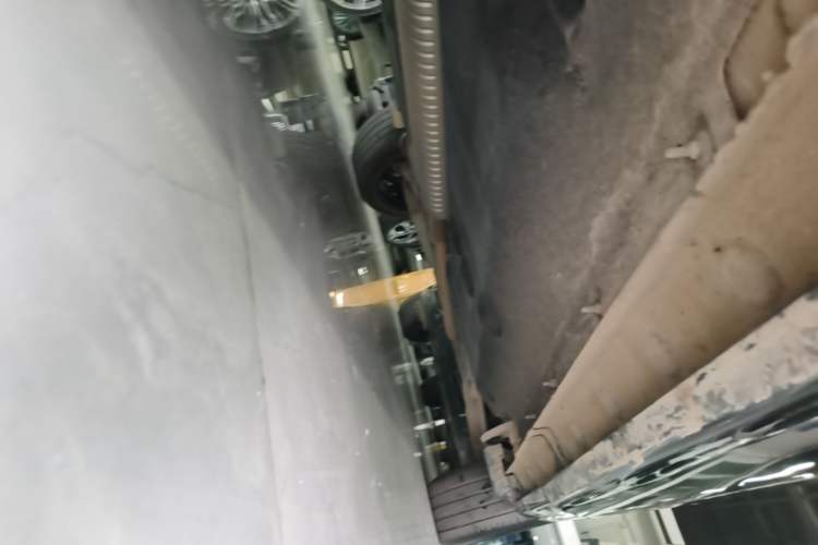 Used Hongqi HS5 2023 2.0T Four-Wheel Drive Flagship Pro Edition Left Side Sill