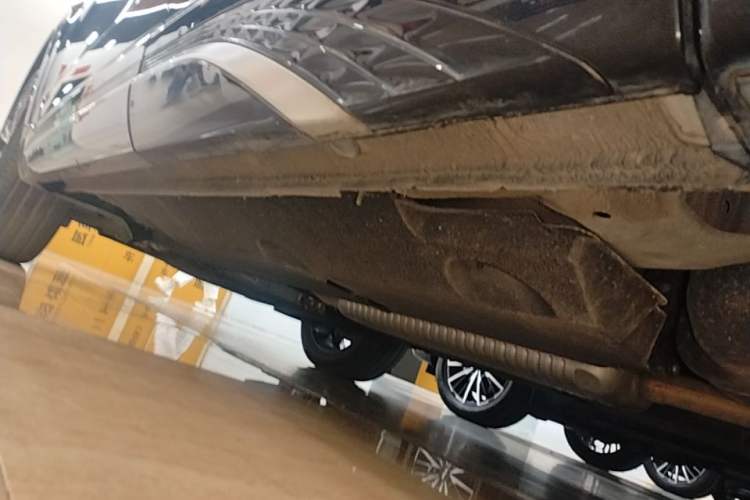 Used Hongqi HS5 2023 2.0T Four-Wheel Drive Flagship Pro Edition Left Side Sill