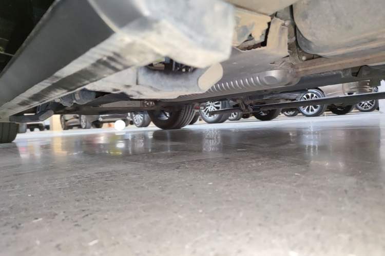 Used Hongqi HS5 2023 2.0T Four-Wheel Drive Flagship Pro Edition Left Side Sill