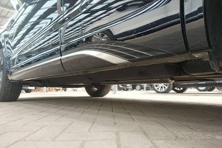 Used Hongqi HS5 2023 2.0T Qixiang Pro Edition Left Side Sill