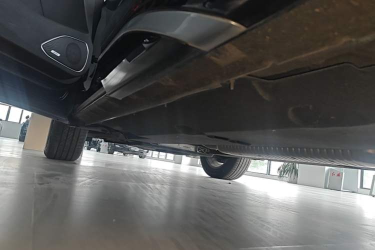 Used Hongqi HS5 2023 2.0T Qixiang Pro Edition Left Side Sill