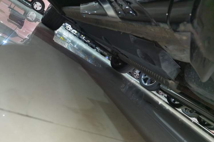 Used Hongqi HS5 2023 2.0T Four-Wheel Drive Flagship Pro Edition Left Side Sill