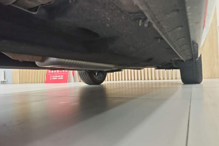 Used Hongqi HS5 2023 2.0T Four-Wheel Drive Flagship Pro Edition Left Side Sill