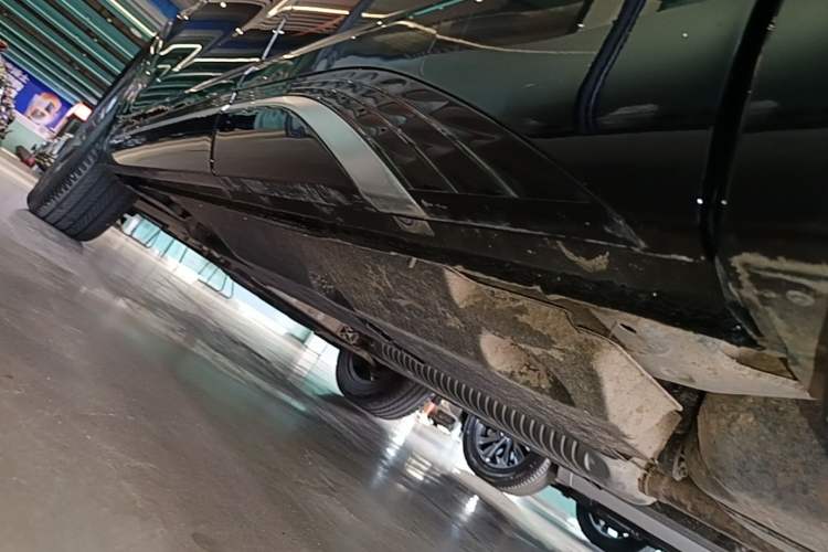 Used Hongqi HS5 2023 2.0T Qixiang Pro Edition Left Side Sill