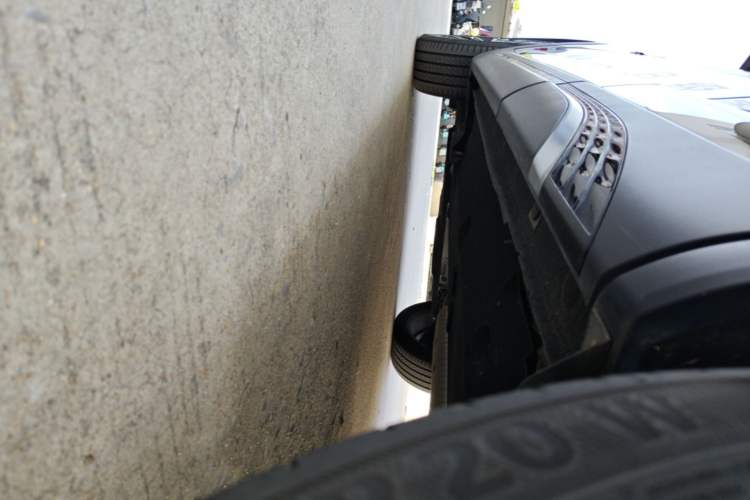 Used Hongqi HS5 2023 2.0T Four-Wheel Drive Flagship Pro Edition Left Side Sill