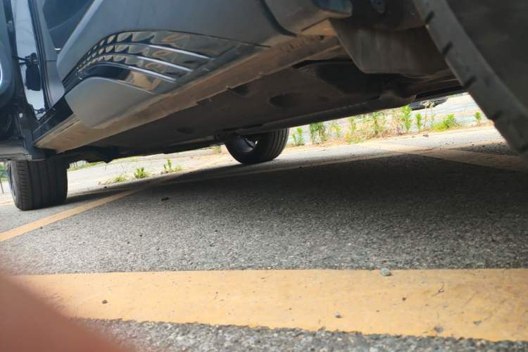 Used Hongqi HS5 2023 2.0T Four-Wheel Drive Flagship Pro Edition Left Side Sill