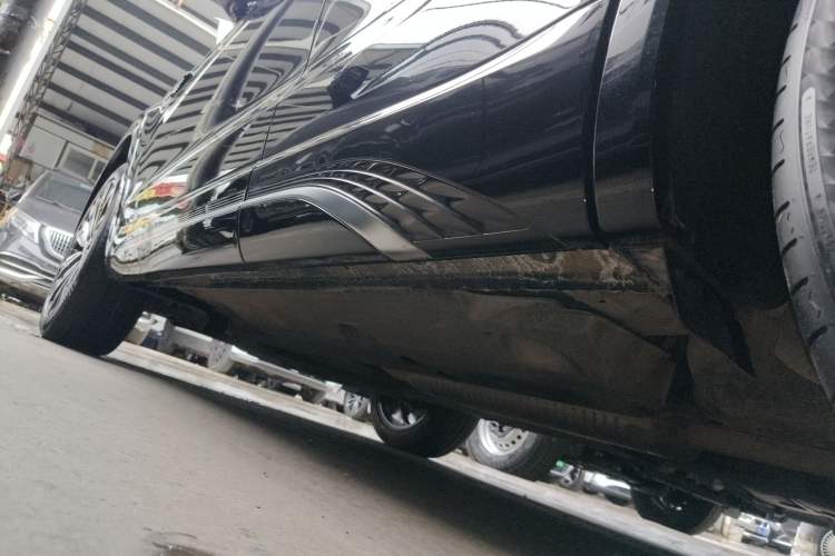 Used Hongqi HS5 2023 2.0T Four-Wheel Drive Flagship Pro Edition Left Side Sill