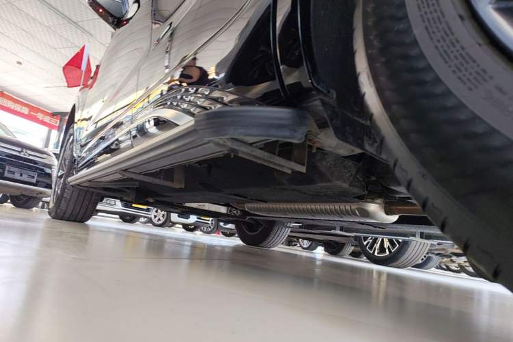Used Hongqi HS5 2023 2.0T Qixiang Pro Edition Left Side Sill