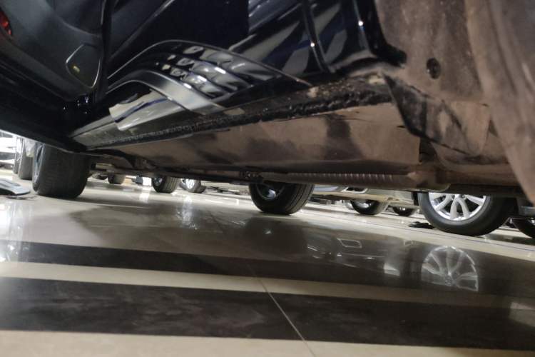 Used Hongqi HS5 2023 2.0T Qixiang Pro Edition Left Side Sill