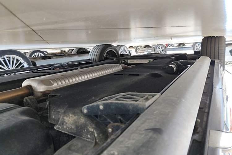 Used Hongqi HS5 2023 2.0T Four-Wheel Drive Flagship Pro Edition Left Side Sill