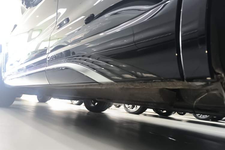 Used Hongqi HS5 2023 2.0T Four-Wheel Drive Flagship Pro Edition Left Side Sill
