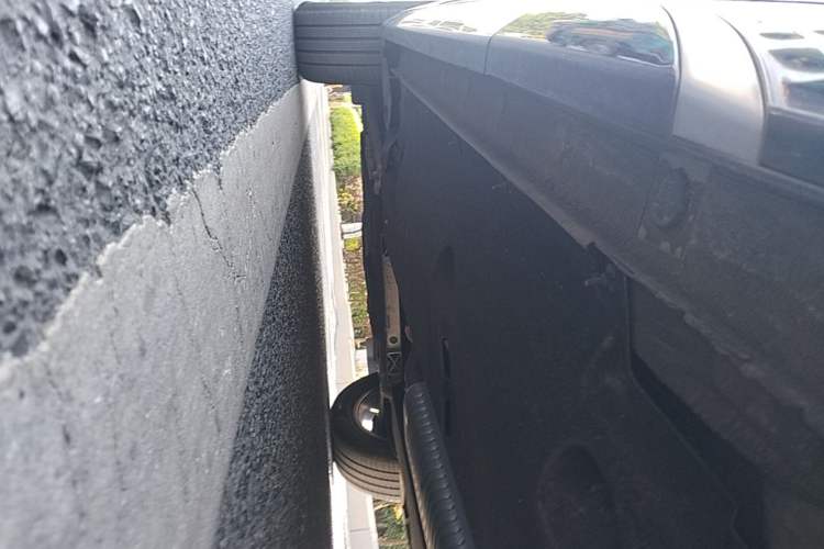 Used Hongqi HS5 2023 2.0T Qixiang Pro Edition Left Side Sill