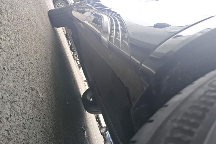Used Hongqi HS5 2023 2.0T Four-Wheel Drive Flagship Pro Edition Left Side Sill