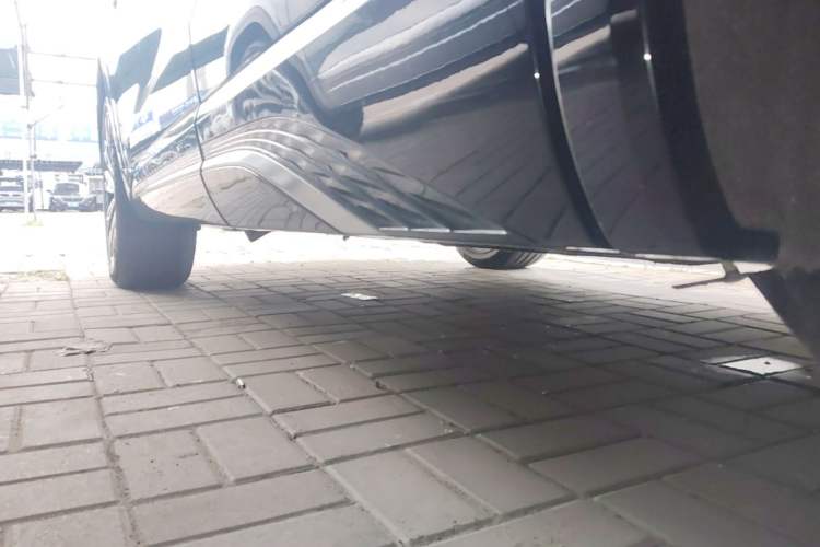 Used Hongqi HS5 2023 2.0T Four-Wheel Drive Flagship Pro Edition Left Side Sill