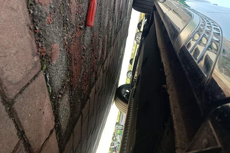 Used Hongqi HS5 2023 2.0T Flagship Pro Edition Left Side Sill