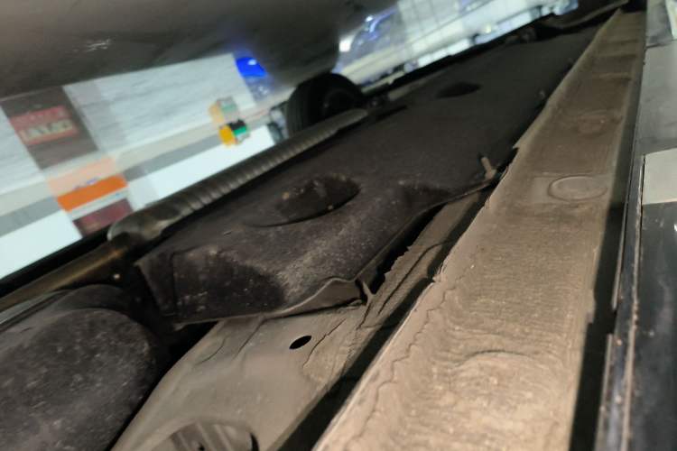 Used Hongqi HS5 2023 2.0T Qixiang Pro Edition Left Side Sill