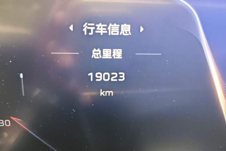 Used Hongqi HS5 2023 2.0T Qixiang Pro Edition Odometer Close Up