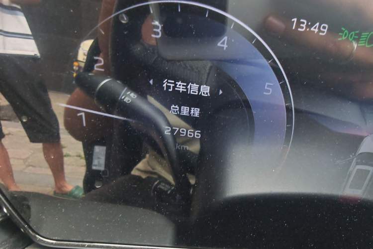 Used Hongqi HS5 2023 2.0T Qixiang Pro Edition Odometer Close Up