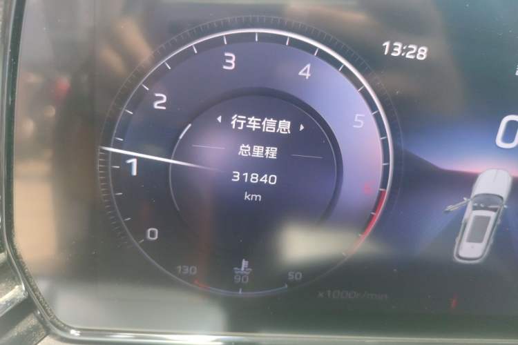 Used Hongqi HS5 2023 2.0T Qixiang Pro Edition Odometer Close Up