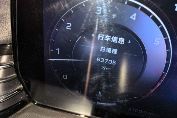 Used Hongqi HS5 2023 2.0T Qixiang Pro Edition Odometer Close Up