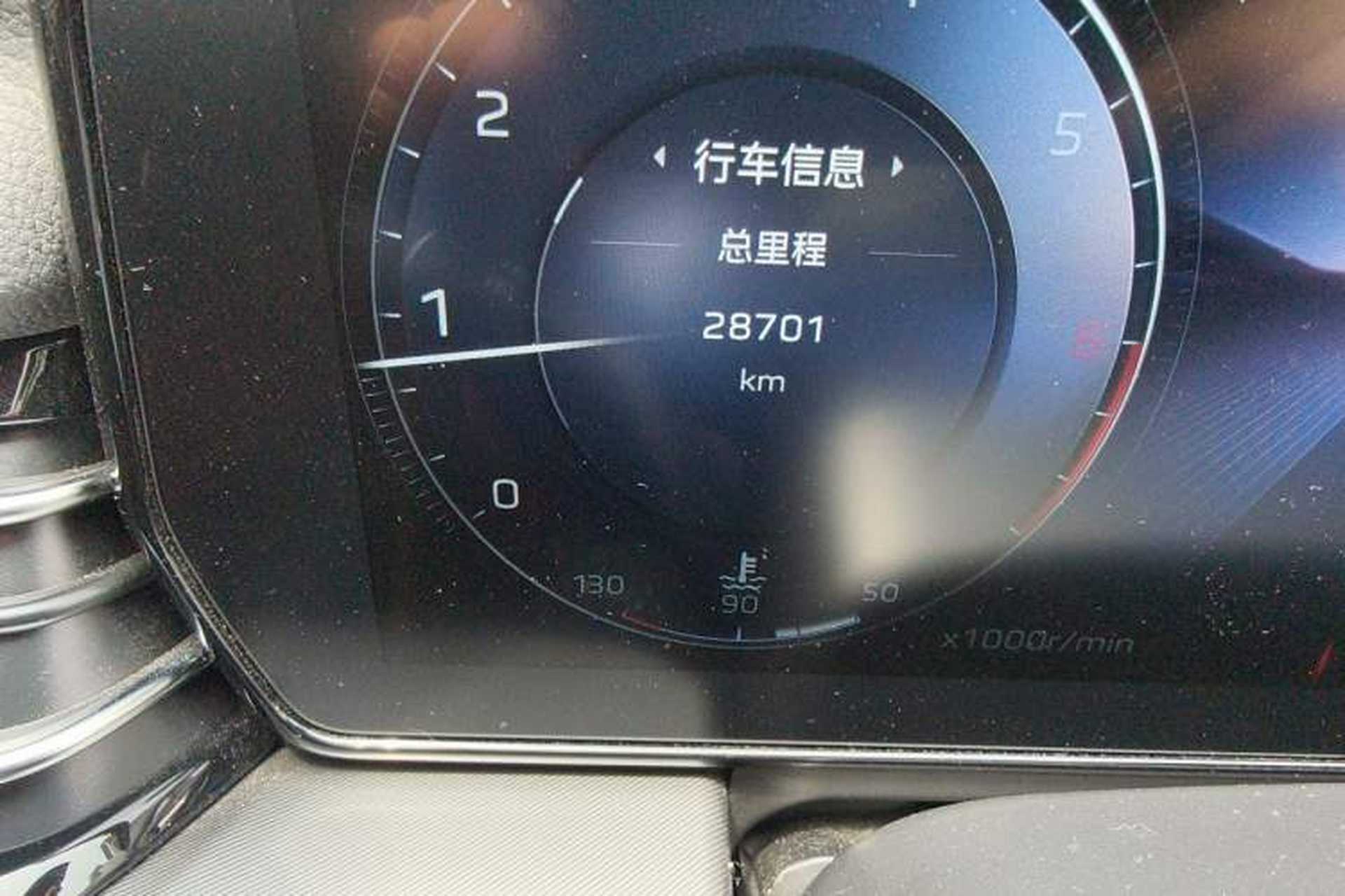 Used Hongqi HS5 2023 2.0T Qixiang Pro Edition Odometer Close Up