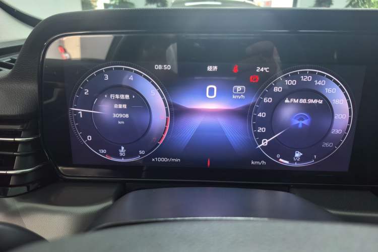 Used Hongqi HS5 2023 2.0T Four-Wheel Drive Flagship Pro Edition Odometer Close Up