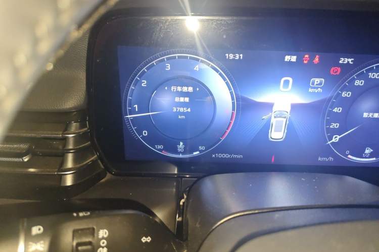 Used Hongqi HS5 2023 2.0T Qixiang Pro Edition Odometer Close Up