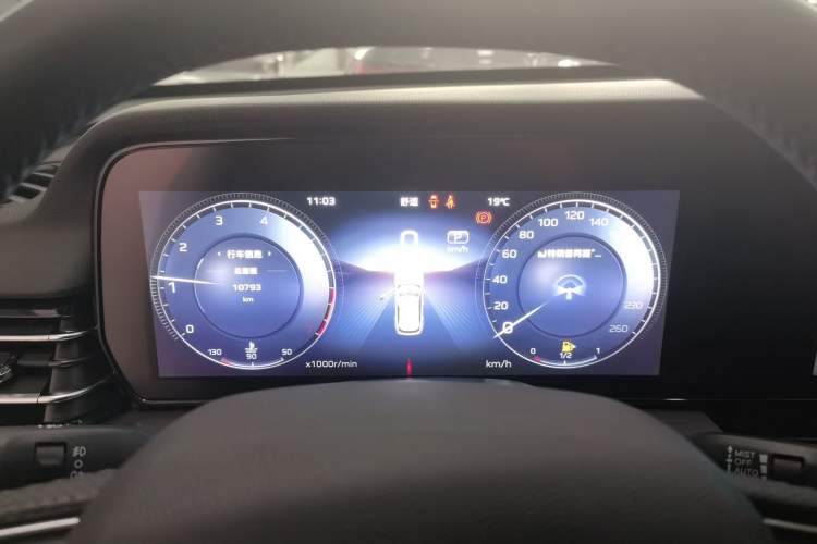 Used Hongqi HS5 2023 2.0T Qixiang Pro Edition Odometer Close Up
