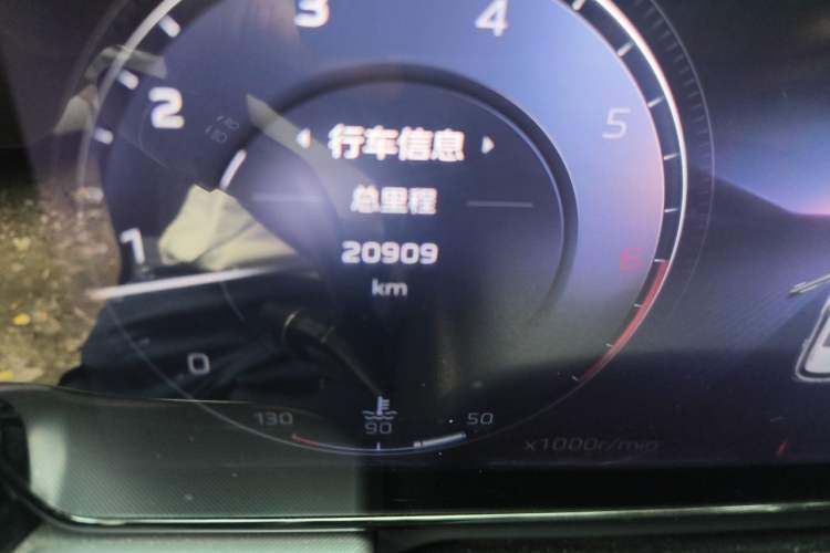 Used Hongqi HS5 2023 2.0T Qixiang Pro Edition Odometer Close Up