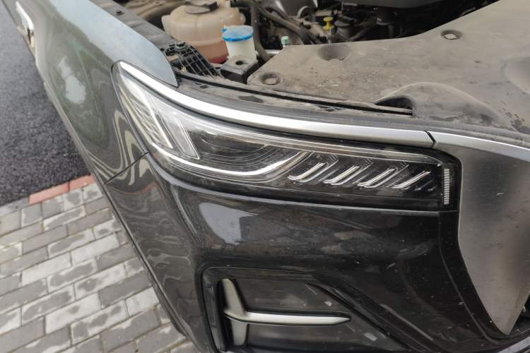 Used Hongqi HS5 2023 2.0T Four-Wheel Drive Flagship Pro Edition Right Front Headlight