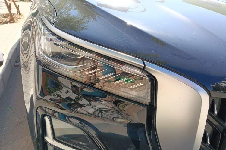 Used Hongqi HS5 2023 2.0T Four-Wheel Drive Flagship Pro Edition Right Front Headlight