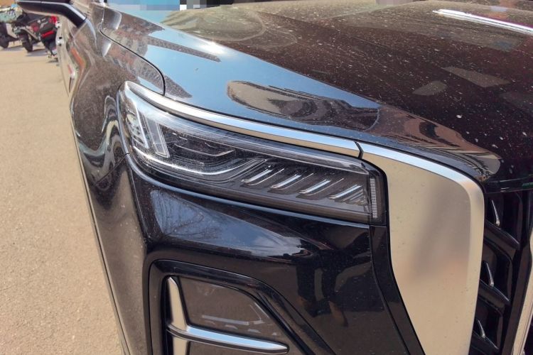 Used Hongqi HS5 2023 2.0T Four-Wheel Drive Flagship Pro 500 000th Unit Commemorative Edition Right Front Headlight