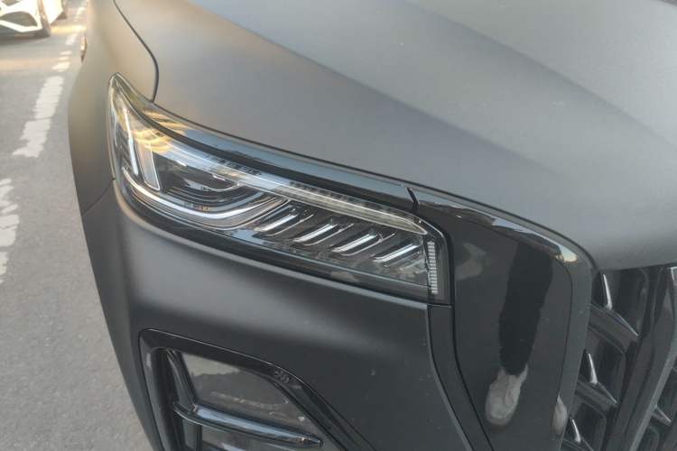 Used Hongqi HS5 2023 2.0T Four-Wheel Drive Flagship Pro Edition Right Front Headlight