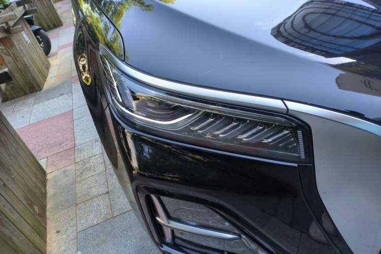 Used Hongqi HS5 2023 2.0T Four-Wheel Drive Flagship Pro Edition Right Front Headlight