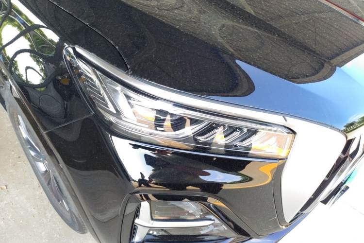 Used Hongqi HS5 2023 2.0T Qixiang Pro 500 000th Unit Commemorative Edition Right Front Headlight