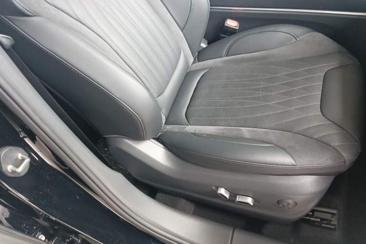 Used Hongqi HS5 2023 2.0T Qixiang Pro Edition Right Front Seat