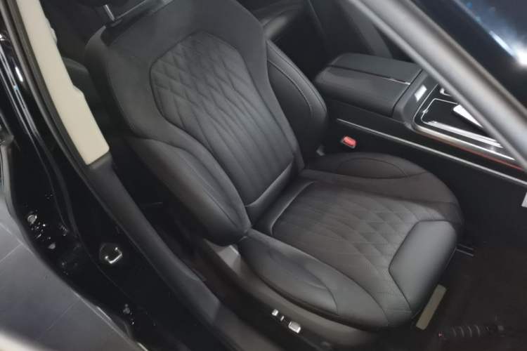 Used Hongqi HS5 2023 2.0T Qixiang Pro Edition Right Front Seat