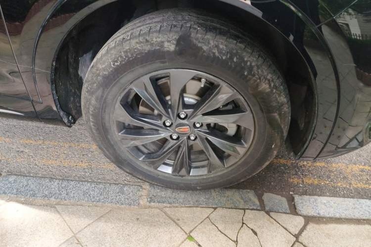 Used Hongqi HS5 2023 2.0T Qixiang Pro Edition Right Front Wheel Hub