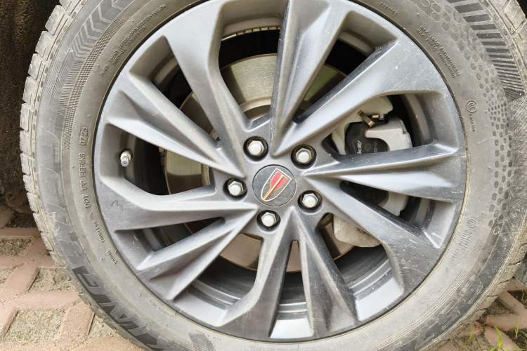 Used Hongqi HS5 2023 2.0T Qixiang Pro Edition Right Front Wheel Hub