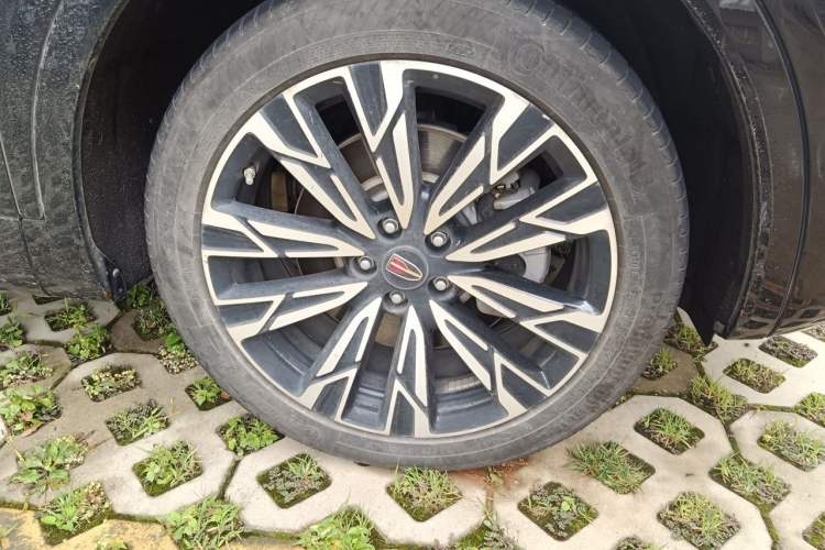 Used Hongqi HS5 2023 2.0T Four-Wheel Drive Flagship Pro Edition Right Front Wheel Hub