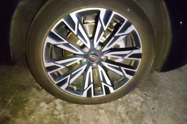 Used Hongqi HS5 2023 2.0T Four-Wheel Drive Flagship Pro Edition Right Front Wheel Hub