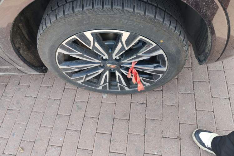 Used Hongqi HS5 2023 2.0T Four-Wheel Drive Flagship Pro Edition Right Front Wheel Hub