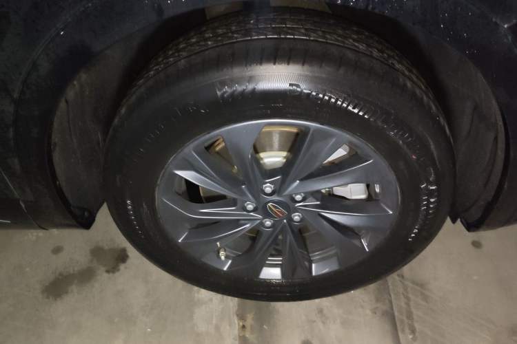 Used Hongqi HS5 2023 2.0T Qixiang Pro Edition Right Front Wheel Hub